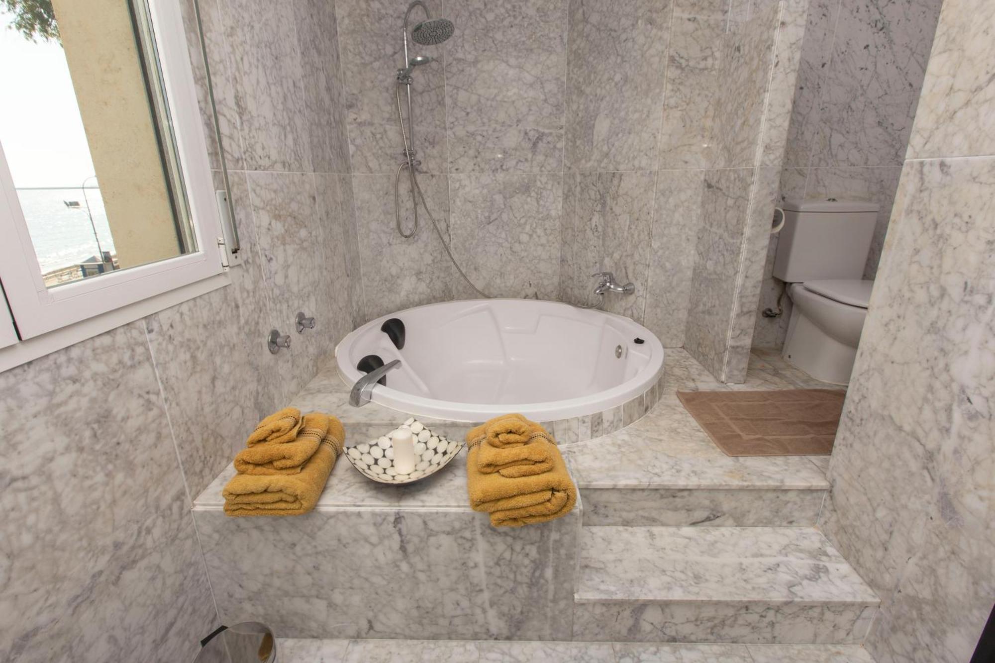 Villa Venecia, Apartamento De Lujo En 1º Linea De Playa + Parking Malaga Exterior photo