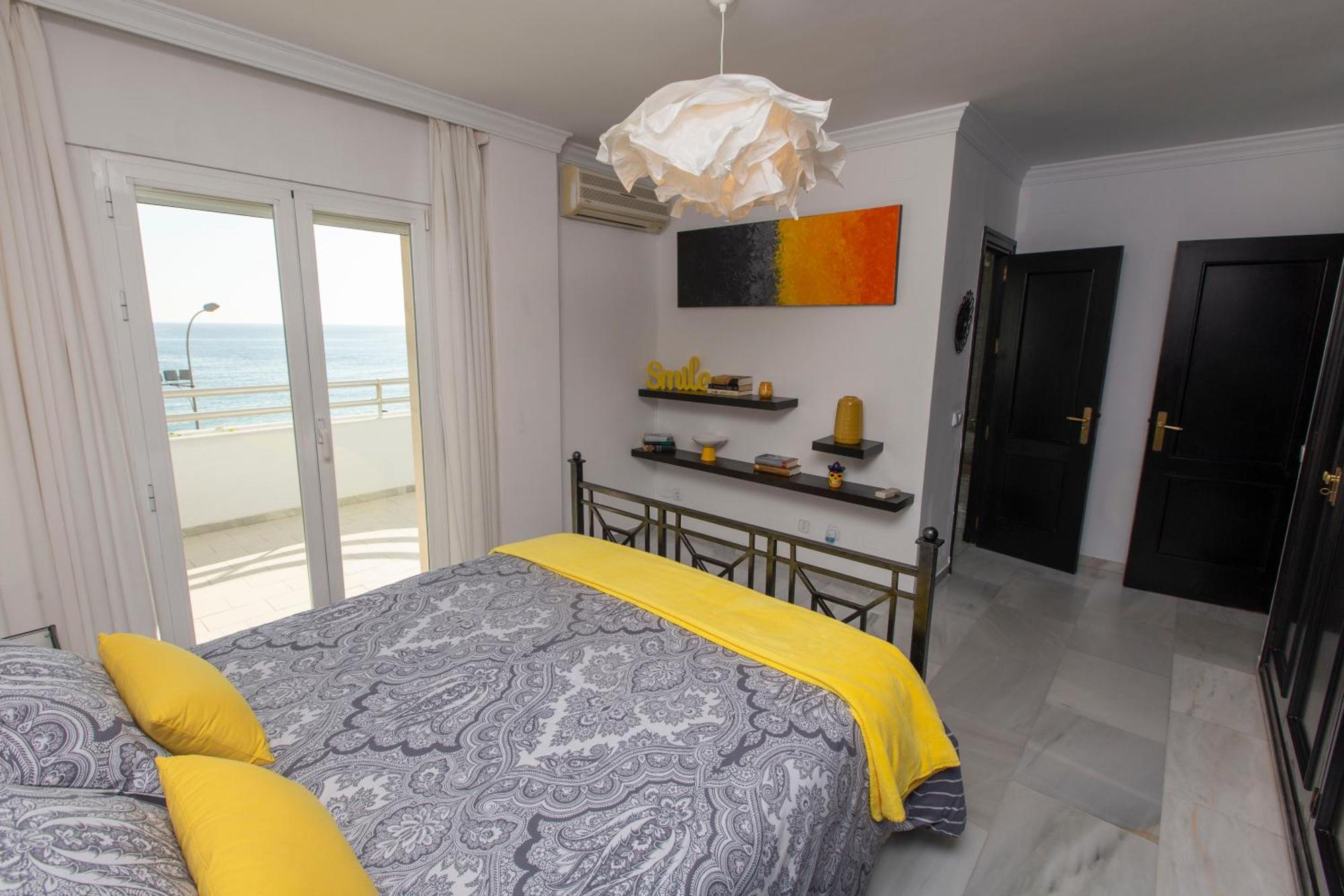 Villa Venecia, Apartamento De Lujo En 1º Linea De Playa + Parking Malaga Exterior photo