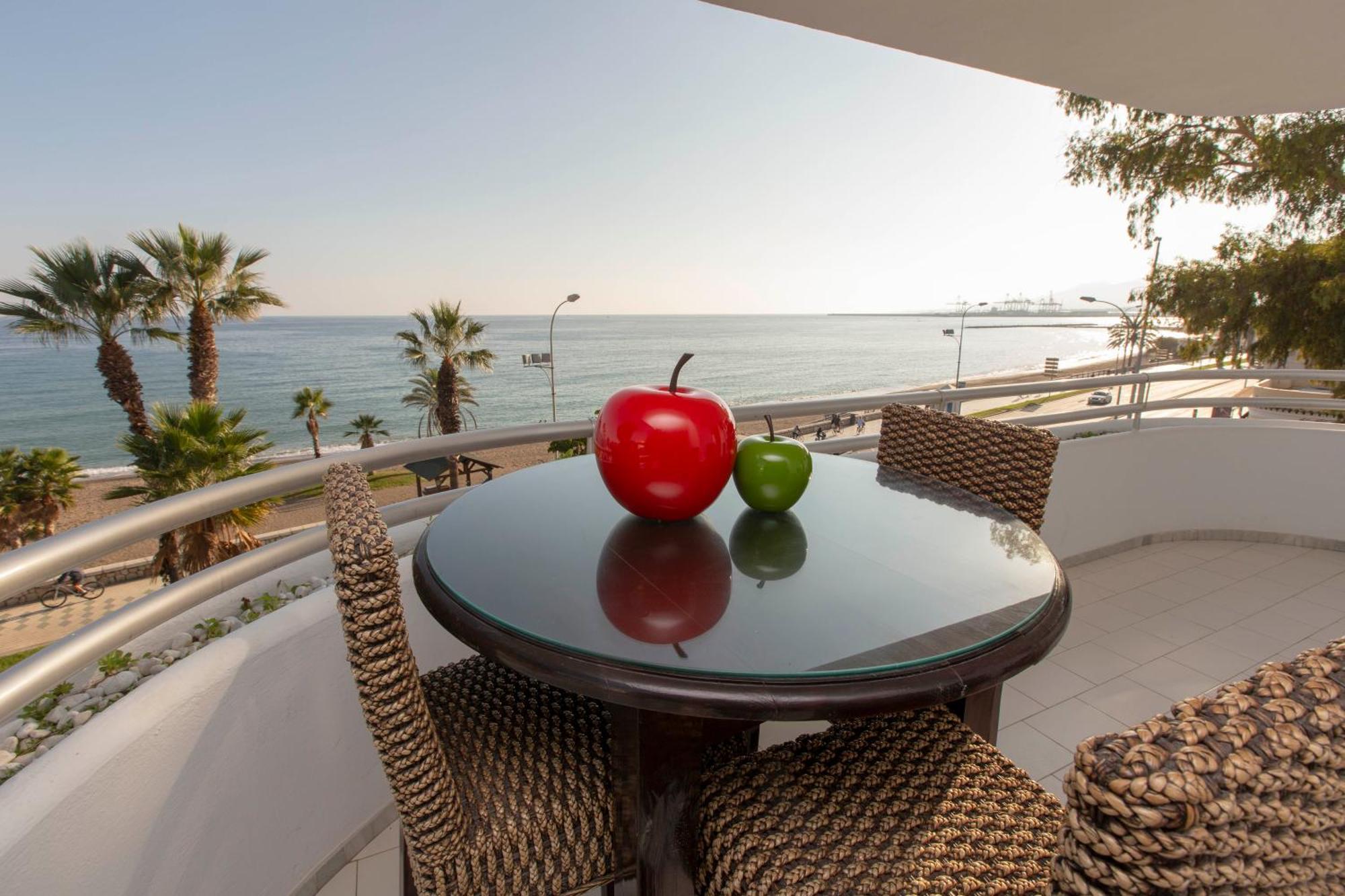 Villa Venecia, Apartamento De Lujo En 1º Linea De Playa + Parking Malaga Exterior photo