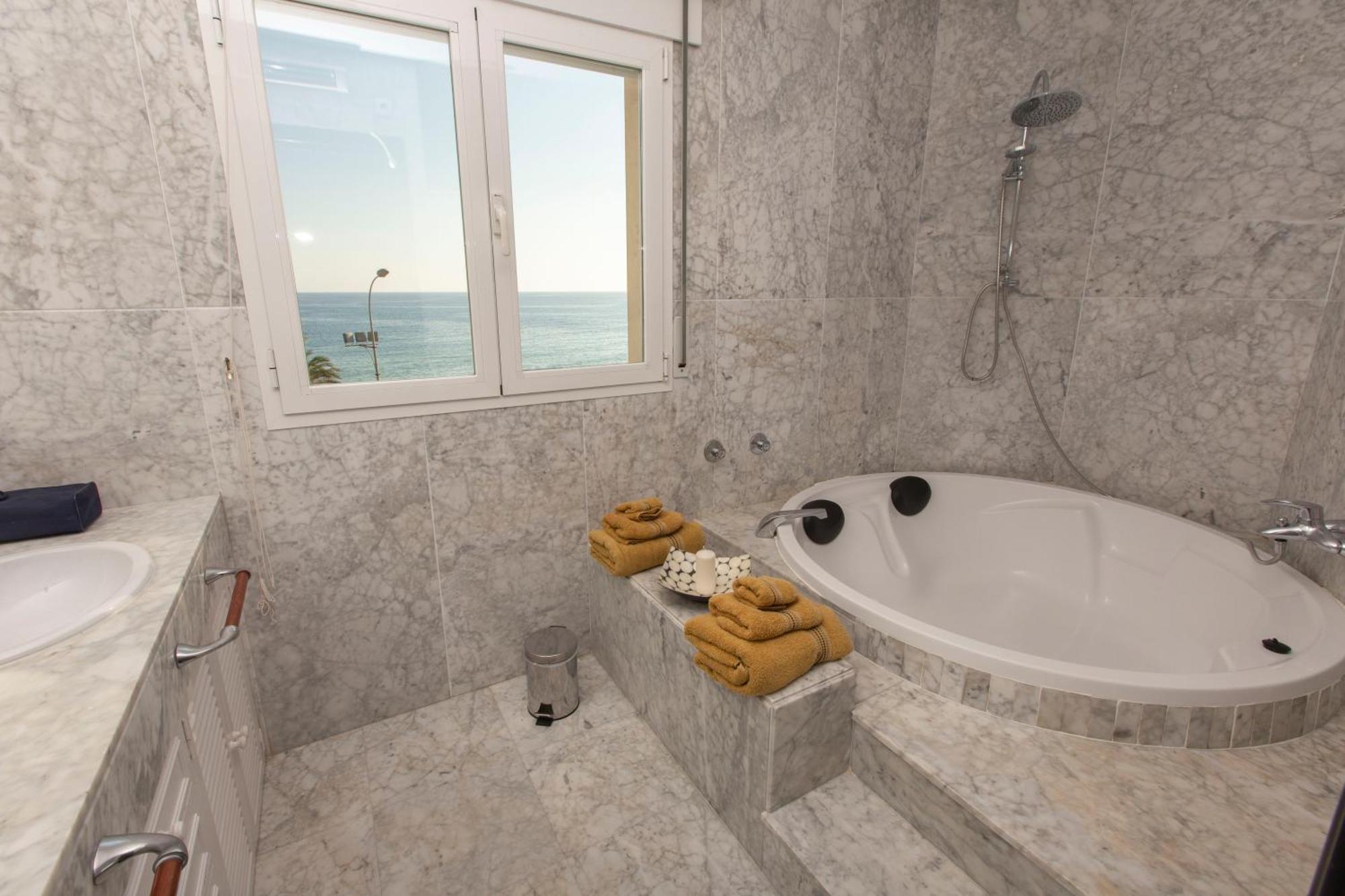 Villa Venecia, Apartamento De Lujo En 1º Linea De Playa + Parking Malaga Exterior photo